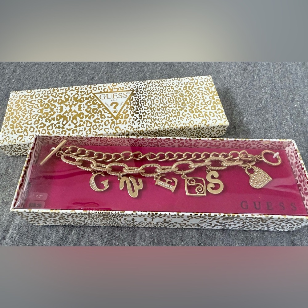 GUESS costume bracelet gold tone